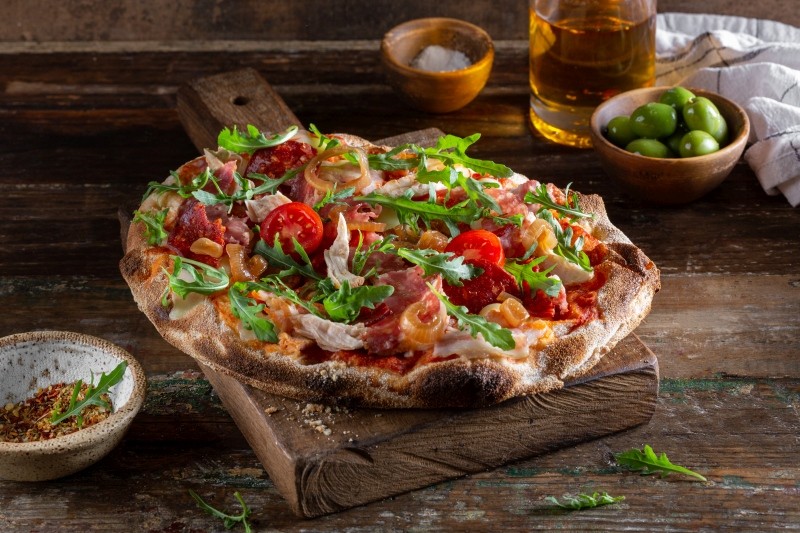 Пиццетта мясная с луком Бальзамик